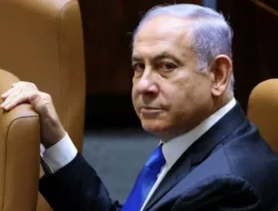 Warga Israel Protes Perdana Menteri Netanyahu Pecat Menteri Pertahanan