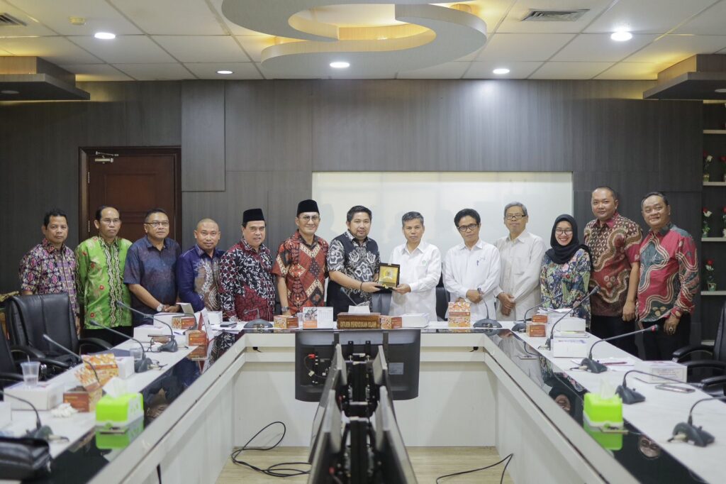 Komisi IV DPRD Provinsi Kalimantan Selatan mengunjungi Kemenag RI dalam rangka konsultasi program Kementerian Agama di Kalimantan Selatan, Jakarta, Senin (13/3/2023). (Foto: Humas DPRD Kalsel/Koranbanjar.net)