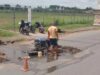 Perbaikan pipa 150mm di gerbang masuk Jalan Angkasa, Kecamatan Landasan Ulin, Kota Banjarbaru. (Foto: Humas PTAM Intan Banjar/Koranbanjar.net)