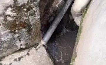 Saluran limbah Q-Mall Banjarbaru yang saat ini dikeluhkan warga sekitar. (foto: koranbanjar.net)