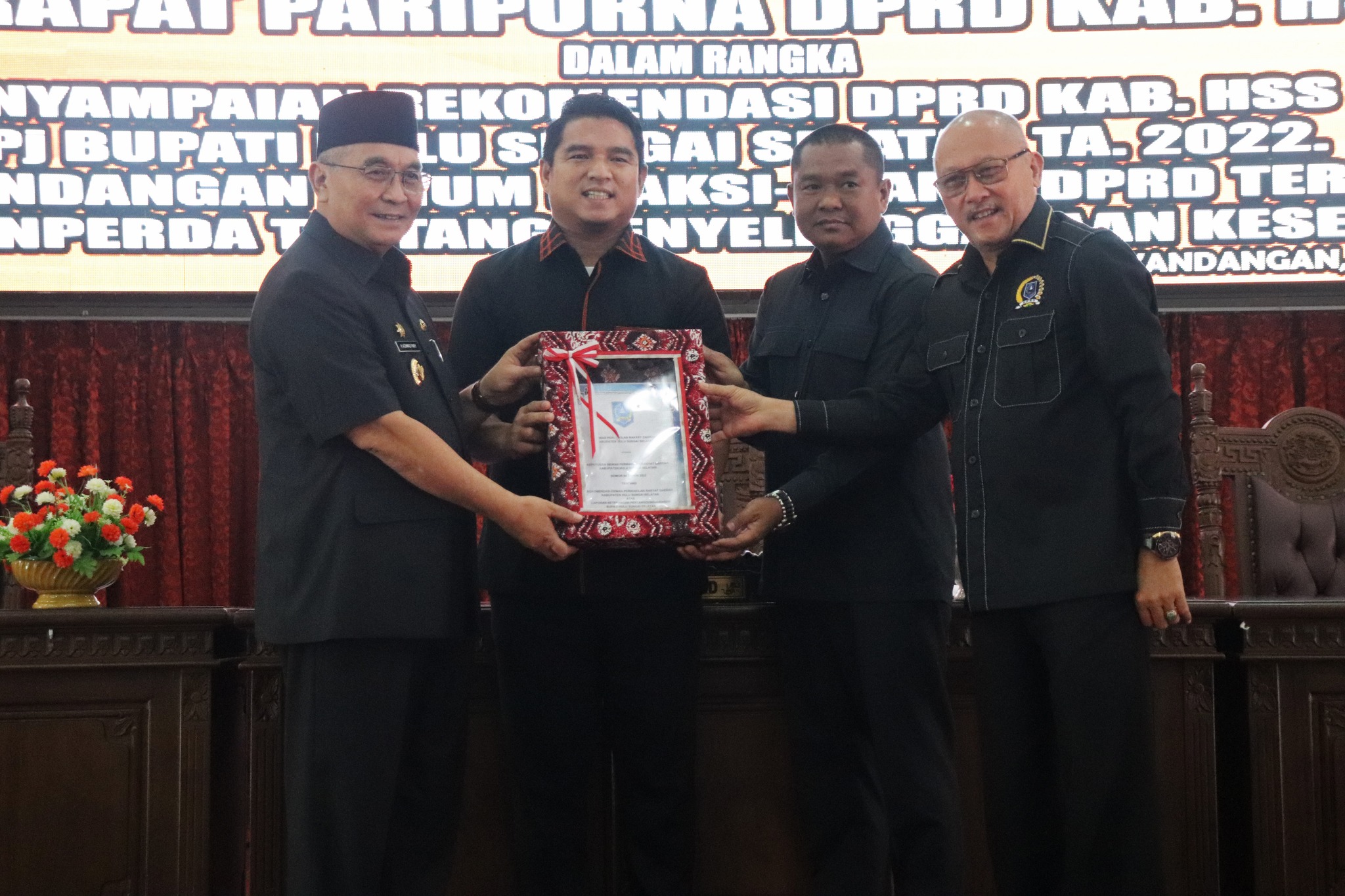 Rapat Paripurna DPRD Kabupaten Hulu Sungai Selatan dalam rangka Penyampaian rekomendasi atas Laporan Keterangan Pertanggungjawaban (LKPj) Bupati HSS Tahun 2022, Senin (17/4/2023). (Foto: Kominfo Hulu Sungai Selatan/Koranbanjar.net)