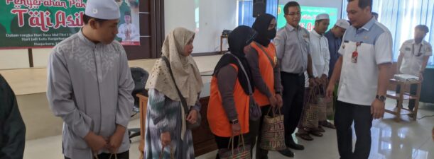 Menekan Inflasi, Wali Kota Banjarbaru Berikan 2165 Bantuan Tali Asih