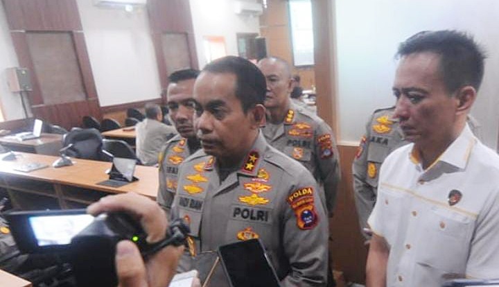 Wawancara awak media dengan Kapolda Kalimantan Selatan, Irjen Polisi Andi Rian Djajadi terkait kasus pembunuhan di Pengaron, di Mapolda Kalsel Banjarmasin, Selasa (4/4/2023). (Foto: Koranbanjar.net)