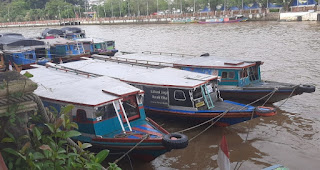 Wisata Susur Sungai Piere Tendean Siring Menara Pandang Banjarmasin sepi pengunjung. Minggu (2/4/2023).(foto: koranbanjar.net)