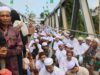 Ribuan jamaah memadati areal sekitar Masjid Tuhfaturroghibin, Desa Dalam Pagar Ulu pada peringatan haul ke 217 Syech Muhammad Arsyad Al Banjari, Kamis (27/4/2023). (Foto: Kominfo Kabupaten Banjar/Koranbanjar.net)