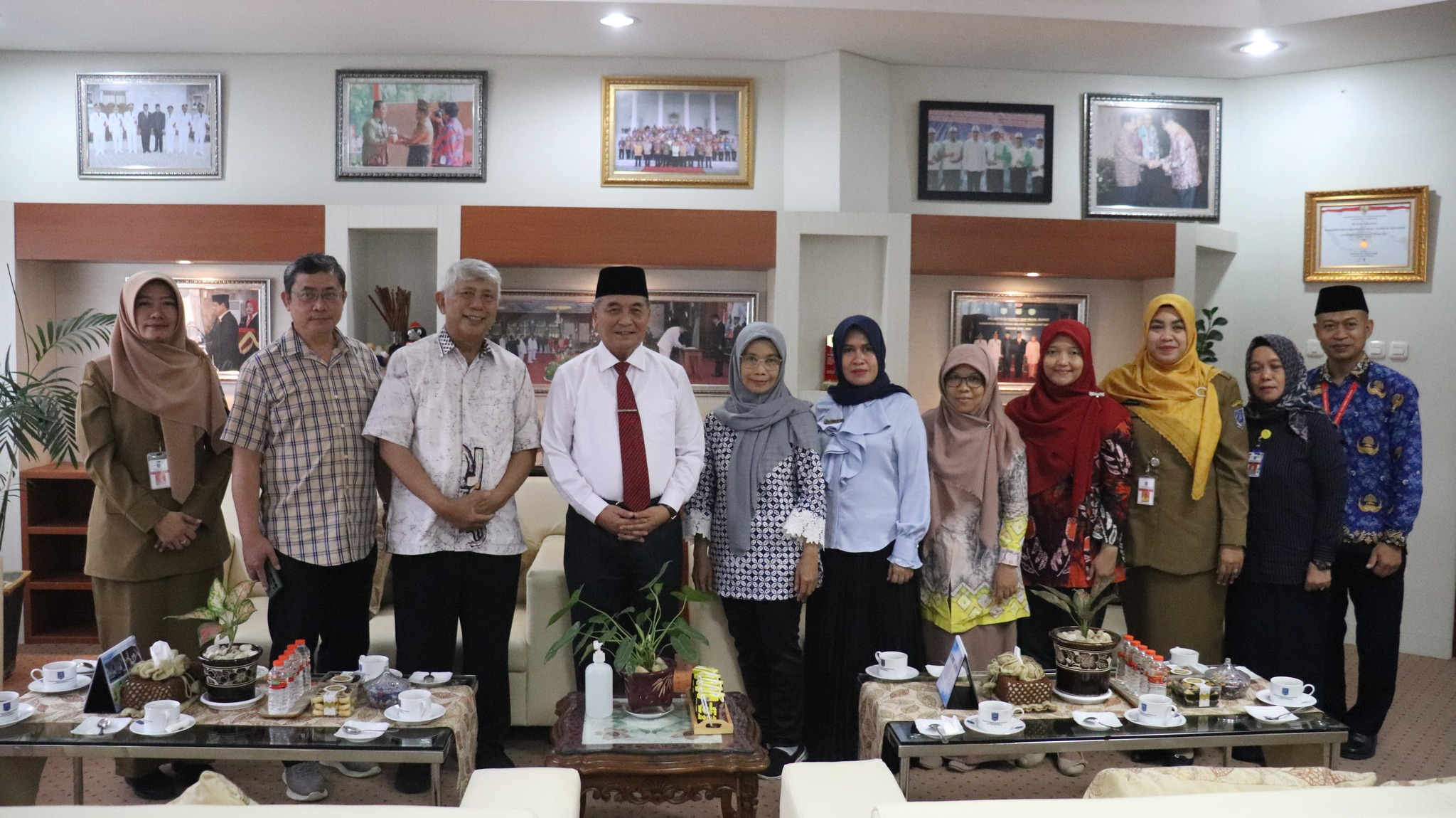 Bupati HSS, achmad Fikry menerima kunjungan Ikatan Dokter Anak Indonesia (IDAI) Cabang Kalimantan Selatan (Kalsel), Selasa (2/5/2023). (Foto: Kominfo Hulu Sungai Selatan/Koranbanjar.net)