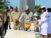 Gubernur Kalsel, Sahbirin Noor atau Paman Birin (tengah) menaburkan bunga di makam Brigjen TNI H Hasan Basry. (Foto: MC Kalsel/Koranbanjar.net)