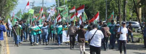 Demo di Depan DPRD Tabalong, Massa Buruh Sampaikan Lima Tuntutan