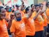 Ketua Aliansi Pekerja Buruh Banua Kalimantan Selatan, Yoeyoen Indharto bersama Partai Buruh Kalsel saat deklarasi di Hotel Aria Barito Banjarmasin. (Foto: Koranbanjar.net)