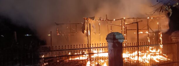 Rumah Kosong Luluh Lantak Diamuk Api