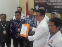 Pendaftar Pertama PKS Kabupaten Banjar Diiringi Lantunan Maulid Habsyi