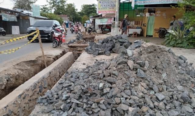 Lokasi Pembangunan Drainase Jalan Pintu Air, Martapura. Minggu (14/5/2023) (Sumber Foto: Pitriyadi/Koranbanjar.net)