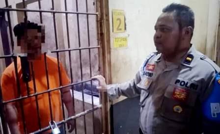 Bripka JD anggota Polresta Banjarmasin ditahan di Mapolresta Banjarmasin karena menganiaya wanita lansia. Jumat (5/5/2023). (koranbanjar.net/ dok Polresta Banjarmasin)