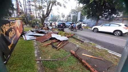 Bangunan atap rumah yang menimpa korban. (Foto: Koranbanjar.net)