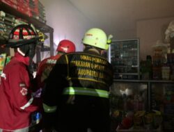 Toko Sembako di Pasar Gambut Terbakar