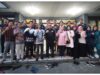 Kepala Dinas PUPR Ahmad Solhan bersama mahasiswa Yogyakarta, Sabtu (20/5/2023). (Sumber Foto: Adpim Setdaprov Kalsel/Koranbanjar.net)