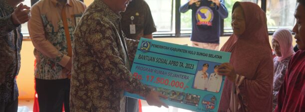 Bupati HSS Serahkan Bantuan Program Rumah Sejahtera di Kecamatan Angkinang dan Telaga Langsat