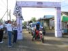 Sekdakab Batola Zulkipli Yadi Noor melepas pawai panen hadiah Simpedes periode 2 tahun 2022, Sabtu (17/06/2023) di Desa Karang Bunga Kecamatan Mandastana. (Sumber Foto: Prokopimda Batola)