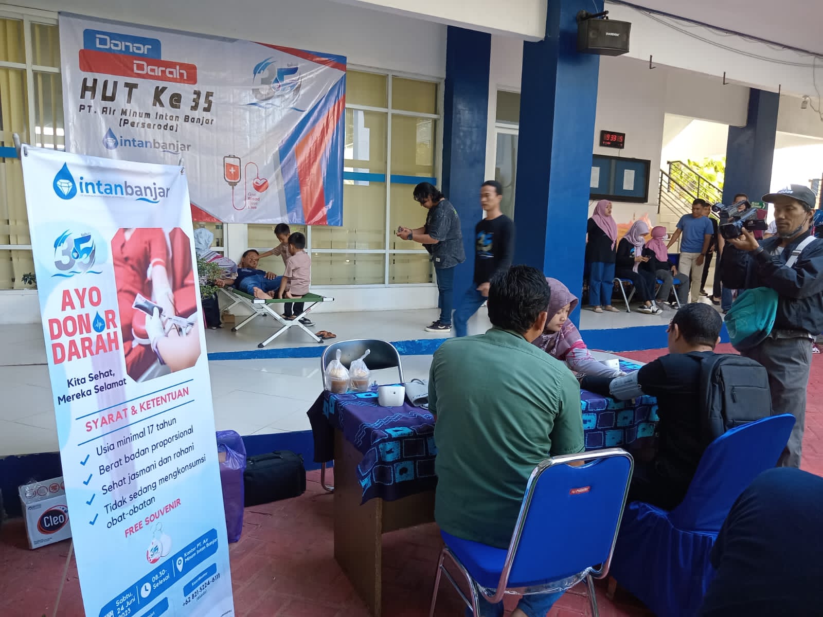 Kegiatan donor darah dan sunatan masal dalam rangka peringatan Hari Ulang Tahun (HUT) ke-35 PT Air Minum Intan Banjar, Sabtu (24/6/2023). (Foto: Pitriyadi/Koranbanjar.net)