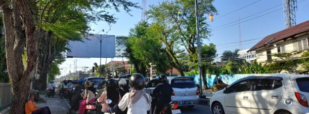 5x Listrik Byarpet, Aktivitas Perkantoran di Banjarmasin Tengah Terhenti Hingga Karyawan Cari Angin di Luar Ruangan