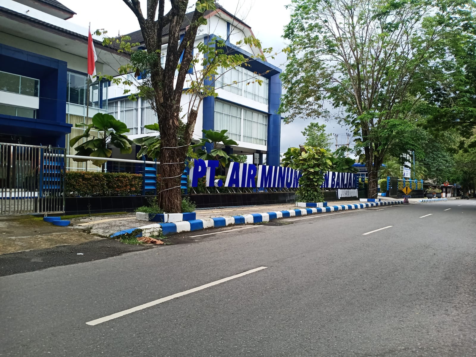 Kantor PT Air Minum Intan Banjar, di Jalan Pangeran Hidayatullah, Kelurahan Komet, Kecamatan Banjarbaru Utara, Kota Banjarbaru, Provinsi Kalimantan Selatan. (Foto: Koranbanjar.net)
