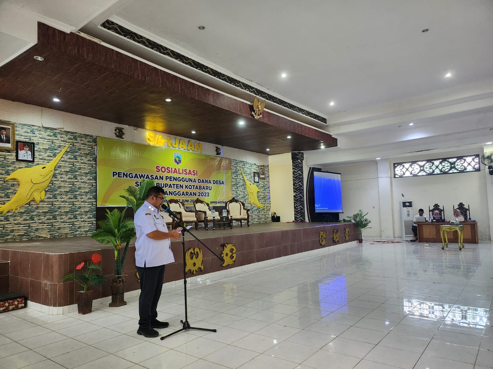 Sosialisasi penggunaan dan pengawasan dana desa sekabupaten Kotabaru tahun 2023, bertempat di Gedung Paris Barantai Kotabaru, Rabu (7/6/2023). (Foto: Kominfo Kotabaru/Koranbanjar.net)