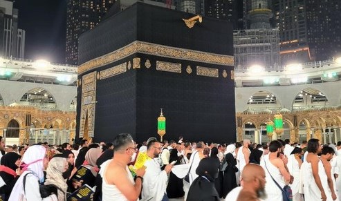 ILUSTRASI - Ibadah umroh di Tanah Suci Makkah. (Foto: Dok. Pancar Tour)