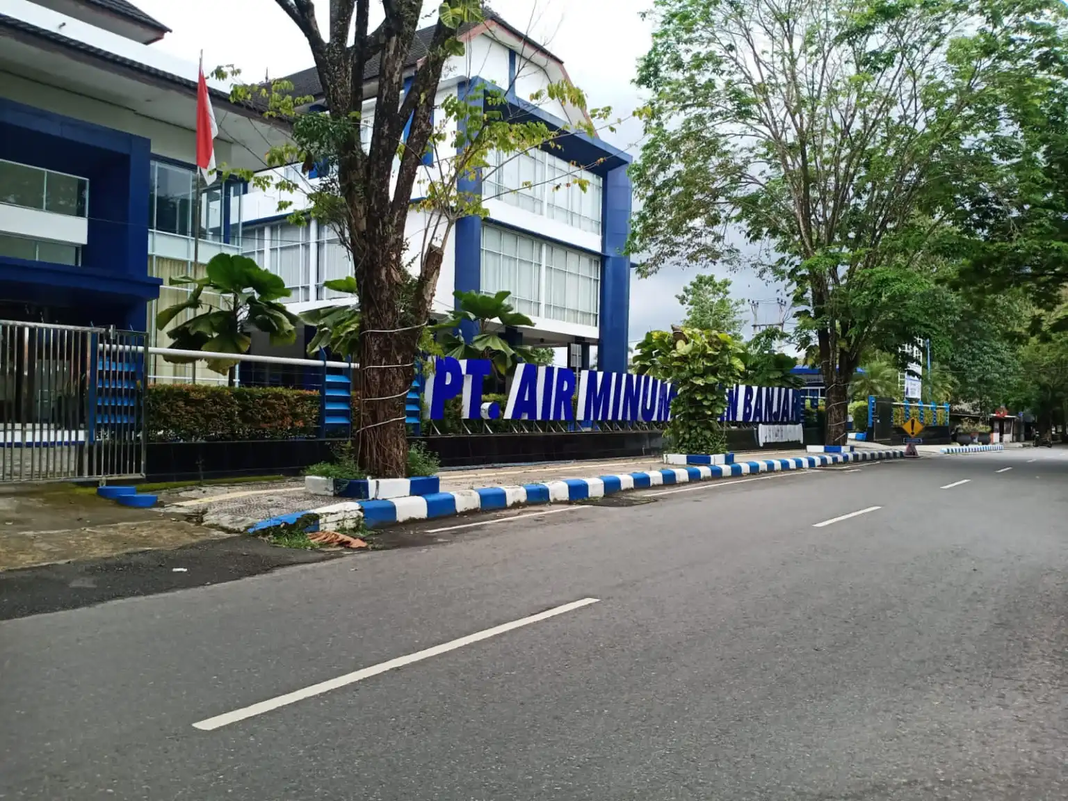 Kantor Pusat PT Air Minum Intan Banjar, Jalan Pangeran Hidayatullah, Kelurahan Komet, Kecamatan Banjarbaru Utara, Kota Banjarbaru, Kalimantan Selatan. (Foto: Eko/Koranbanjar.net)