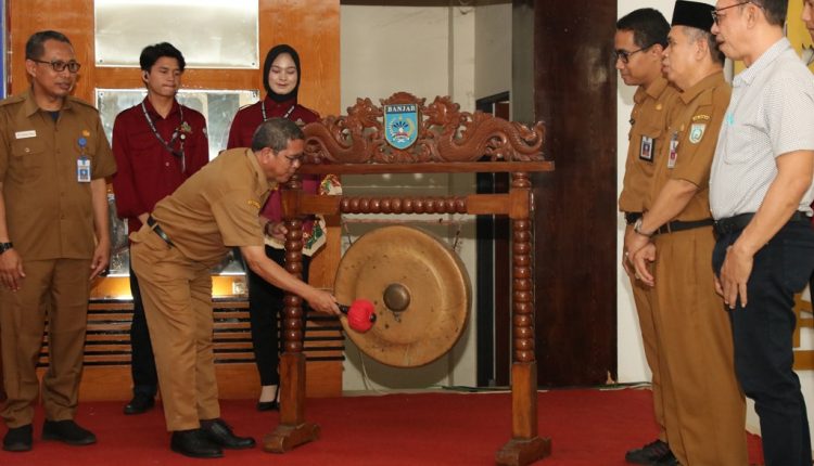 Ikhwansyah membuka audisi pemilihan Nanang Galuh Kabupaten Banjar bernuansa Islami 2023 Senin (12/6/2023) di Guest House Sultan Sulaiman Martapura. (Sumber Foto: Kominfo Kabupaten Banjar/Koranbanjar.net)