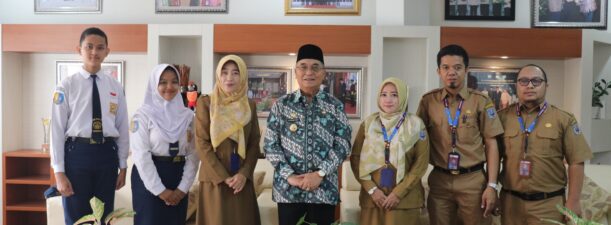 Bupati HSS Terima Kunjungan Dewan Guru dan Murid SMPN 1 Kandangan
