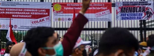 Sebut RUU Kesehatan Politis, IDI Soroti ‘Hak Istimewa’ Tenaga Kerja Asing