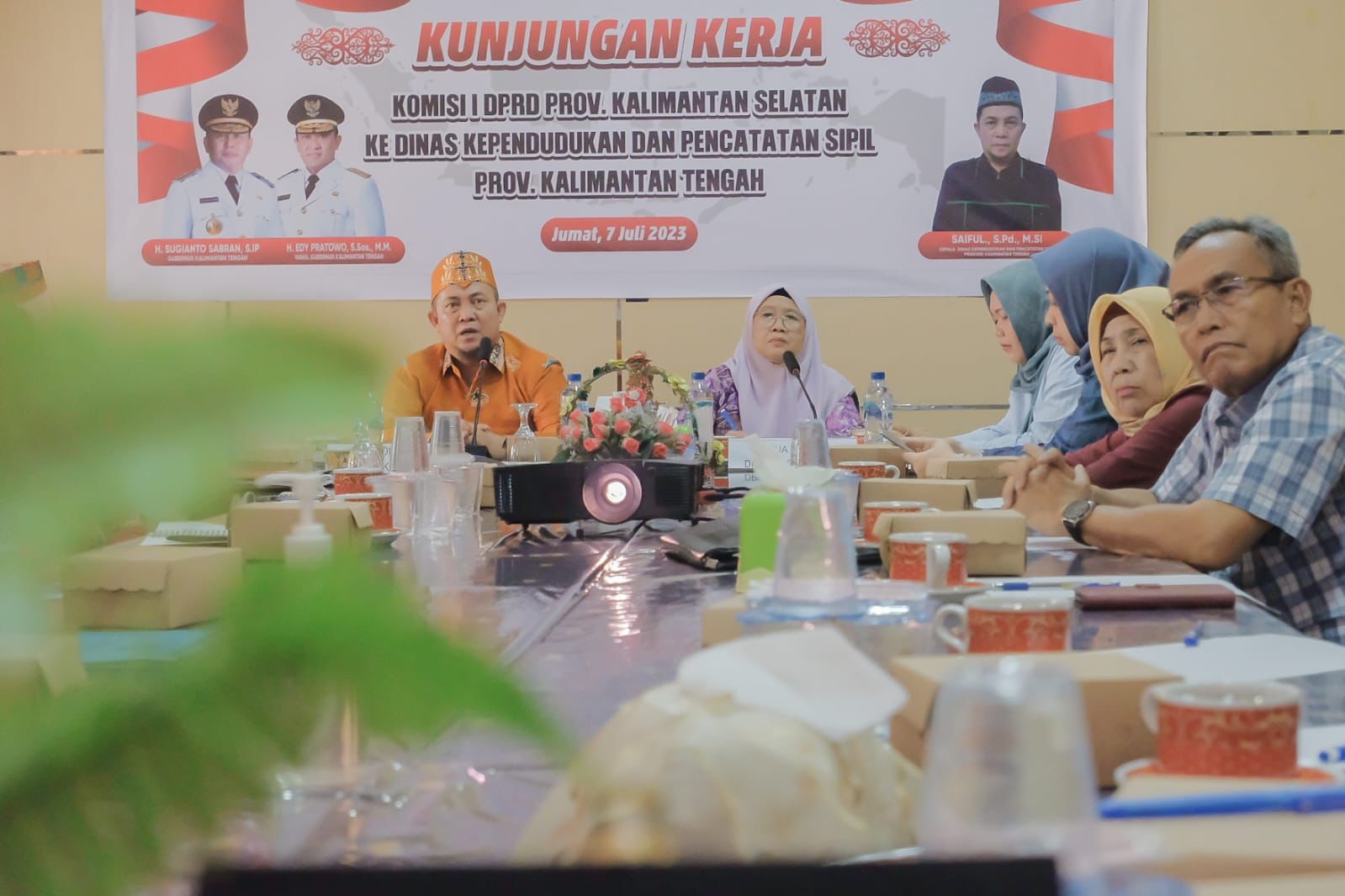 Kunjungan kerja Komisi I DPRD Provinsi Kalimantan Selatan ke Dinas Kependudukan dan Pencatatan Sipil (Disdukcapil) Provinsi Kalimantan Tengah, Jumat (7/7/2023). (Foto: Humas DPRD Kalsel/Koranbanjar.net)