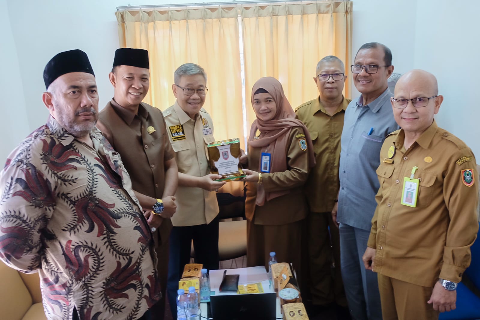 Kegiatan monitoring Komisi II DPRD Provinsi Kalimantan Selatan ke Kantor Samsat Handil Bakti, Selasa (11/7/2023). (Foto: Humas DPRD Kalsel/Koranbanjar.net)
