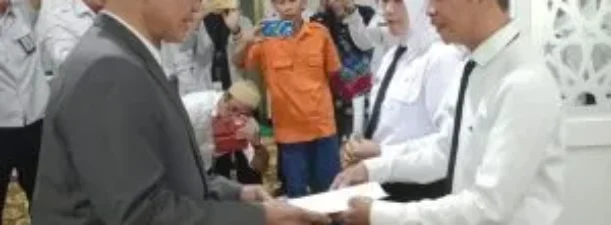 Bupati Zairullah Serahkan SK PPPK 56 Orang Guru Honorer