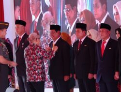 Paman Birin Terima Anugerah Wakil Presiden RI