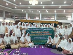 Rombongan Majelis Taklim Assyaidatut Tharirah Ziarah Religi di Banjarmasin