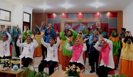MAN Insan Cendekia Tanah Laut kembali meraih prestasi gemilang di tingkat nasional di usianya yang masih sangat belia, 7 tahun. Raihan prestasi diraih usai MAN Insan Cendekia dinyatakan Juara 2 Sekolah Siaga Kependudukan (SSK) Paripurna Tingkat Nasional tahun 2023 kategori SMA sederajat. (Foto: MAN ICT)