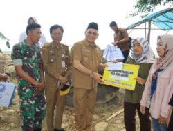 Bupati Kotabaru Serahkan Bantuan UMKM di Desa Teluk Gosong