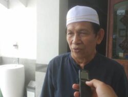 Gusti Abdurrachman Dampingi Nadzir Masjid Agung Al Karomah Terima Bantuan Bank Kalsel