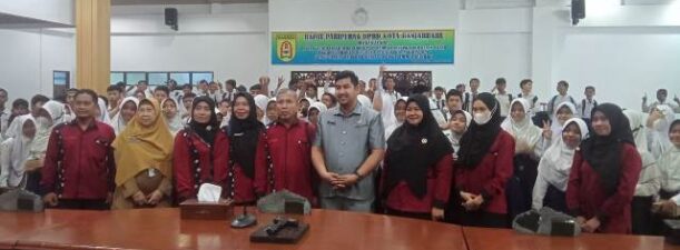 Ketua DPRD Kota Banjarbaru “Diserbu” Pelajar SMP Negeri 14