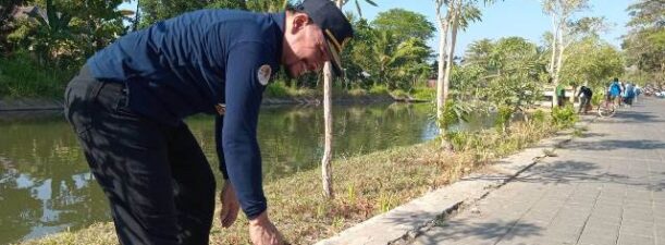 Penanaman Bibit di Taman Irigasi Sekumpul Demi Wujudkan Lingkungan Hijau