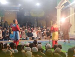 Saur Bersama Gubernur Sembari Menyaksikan Kesenian Mamanda