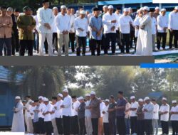Jajaran Manajemen dan Karyawan PT Air Minum Intan Banjar Laksanakan Salat Istisqa