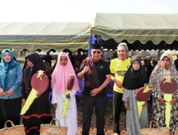 Empat Warga Desa Tajau Landung Terima Kunci Rumah Hasil Rehab Gratis