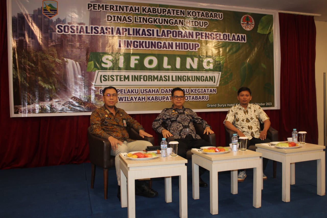 Sosialisasi Aplikasi Sifoling (Sistem Informasi Lingkungan) yang digelar oleh Dinas Lingkungan Hidup (DLH) Kabupaten Kotabaru, di Ballroom Hotel Grand Surya Kotabaru, Jumat Jumat (20/10/2023). (Foto: Kominfo Kotabaru/Koranbanjar.net)