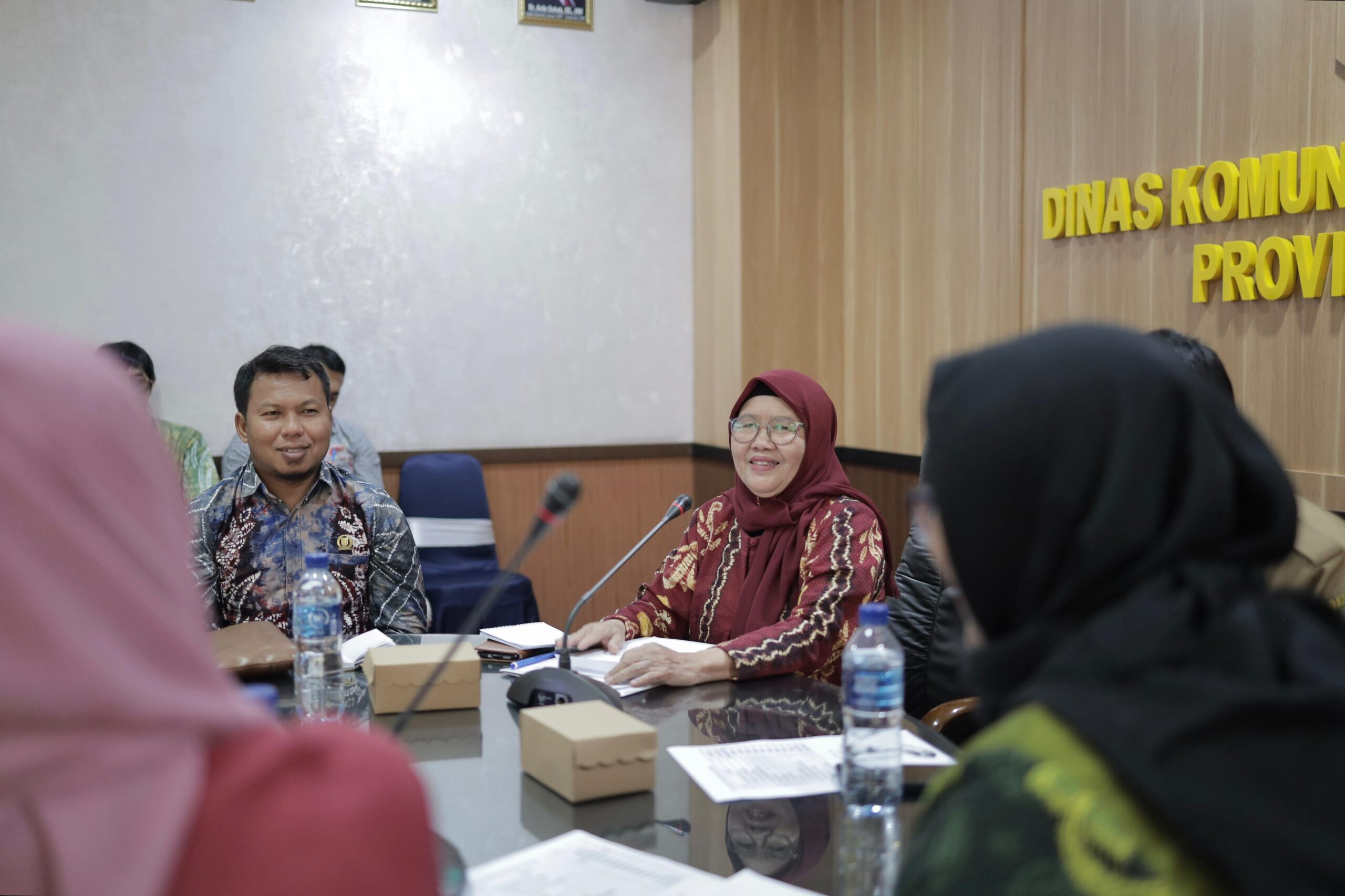 Komisi I DPRD Kalsel bersama Anggota KPID Kalsel dan Dinas Kominfo Provinsi Kalsel mengunjungi KPID Provinsi Jawa Timur, bertempat di Kantor Dinas Kominfo Jawa Timur Ruang Agropura Lantai 2, Senin (16/10/2023). (Foto: Humas DPRD Kalsel/Koranbanjar.net)