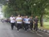 Anggota Polres HSS dan Kodim 1003 HSS menggelar jalan santai dan senam pagi bersama, Selasa (24/10/2023) pagi. (Foto: Polres HSS/Koranbanjar.net)