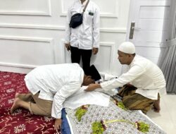 Gubernur Kalsel Takziah ke Rumah Duka Guru Hatim Salman