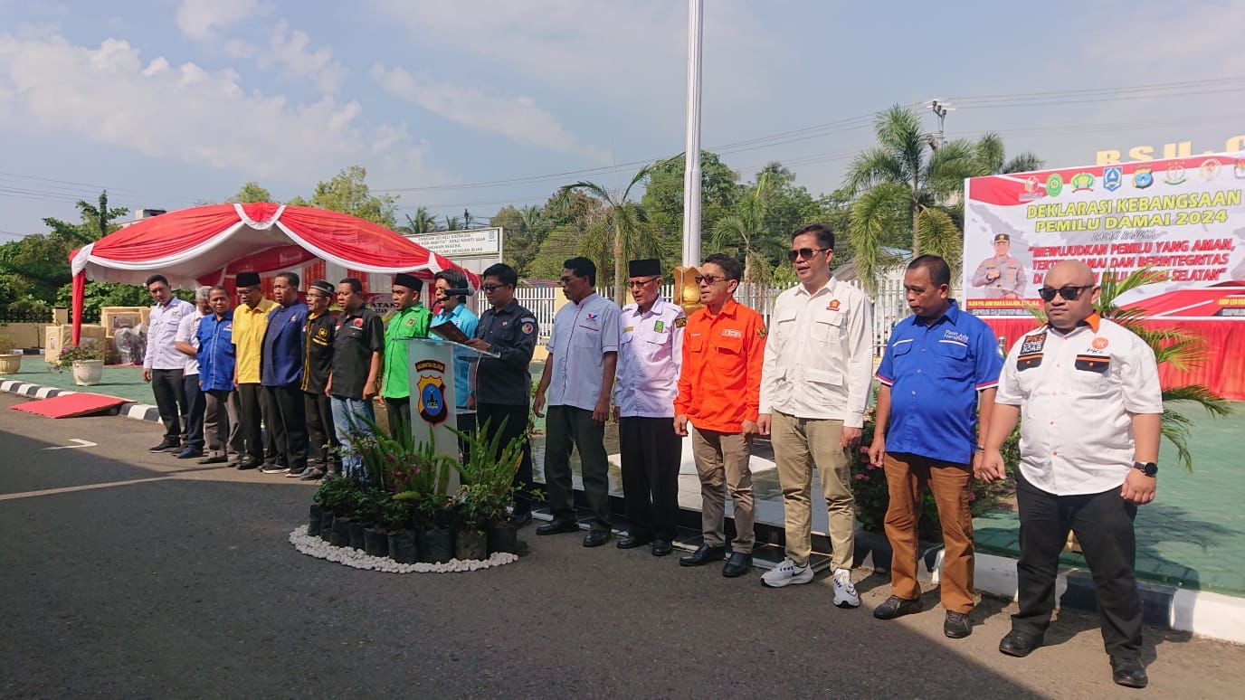 Pembacaan ikrar Pemilu 2024 Damai di Kabupaten HSS, Senin (6/11/2023) pagi. (Foto: Devi/Koranbanjar.net)