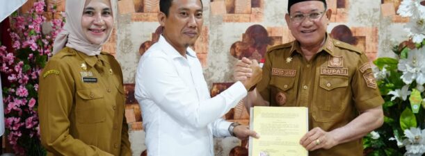 Pemkab Kotabaru Hibahkan Dana Pemilu 2024